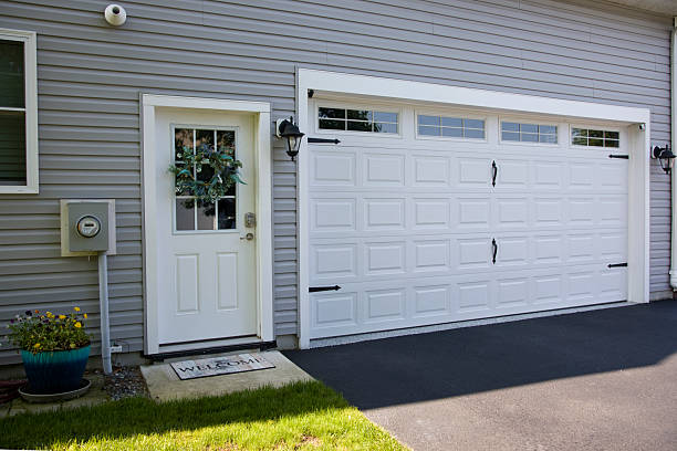 24/7 Emergency Garage Door Panel Replacement experts in Heritage Lake, IL